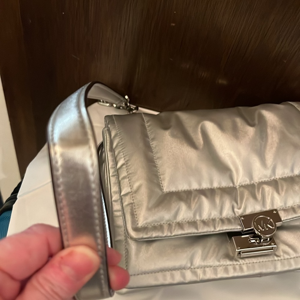 NWT MICHAEL Michael Kors silver puffy crossbody bag - Picture 6 of 6